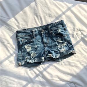 AMERICAN EAGLE RIPPED JEAN SHORTS